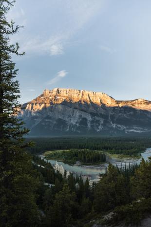 photos/banff-bow-river-mount-rundle-hoodoos.jpg