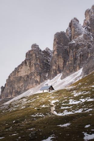 photos/tres-cime-chapel-mountains.jpg