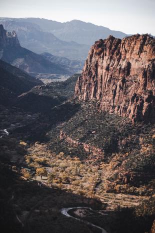 photos/angels-landing-zion-valley-view.jpg