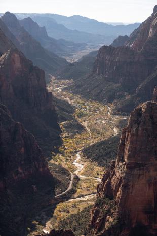 photos/zion-national-park-valley-observation-point.jpg